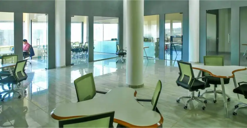 Spacious modern classroom with projector setup and arranged seating at a top MBA college in Pune, designed for lectures, presentations and management learning.